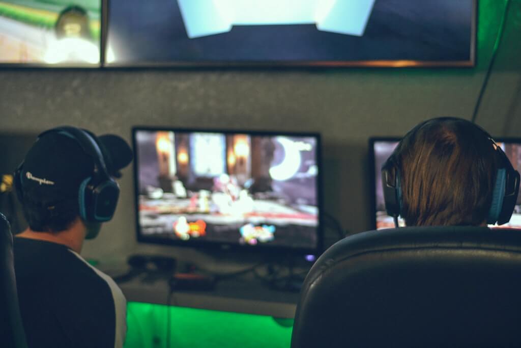 Rise of the Esports Industry: How Competitive Gaming Became a Global Phenomenon
